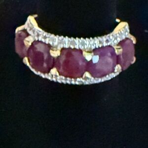 Elegant Women's Ruby-Red Gemstone Ring with Gold Accents